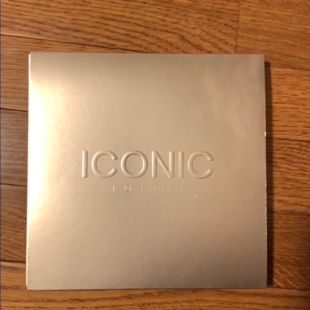 Iconic London Day to Slay Eyeshadow Palette